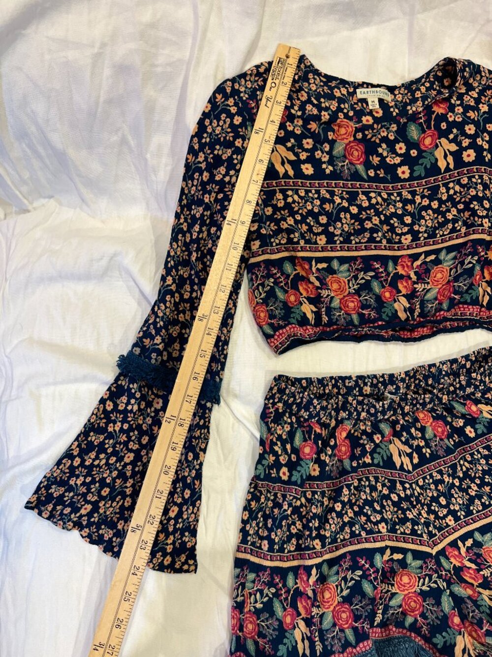 Earthbound Floral Boho Crop Top Shorts Set Bell Sleeve Fringe Resort Wear M - Picture 6 of 15